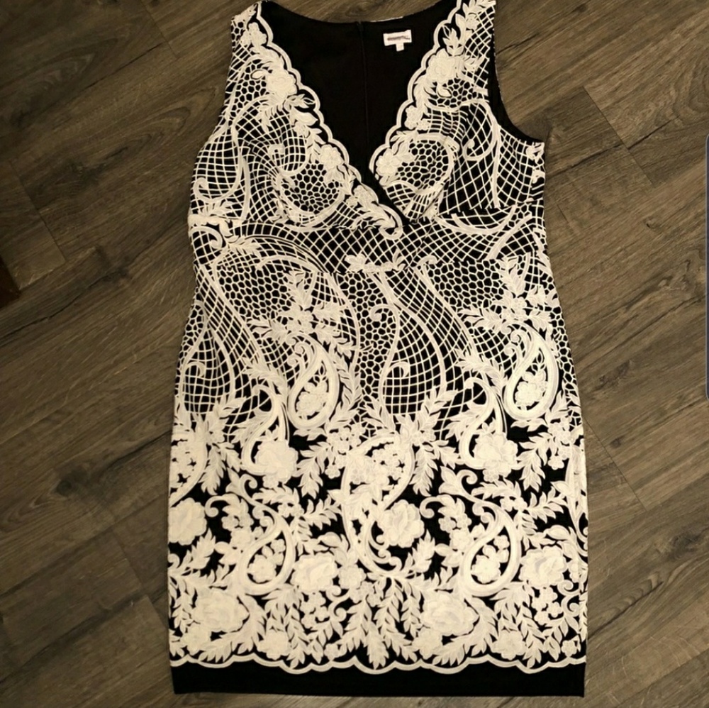 Dress - Picture 2 of 5